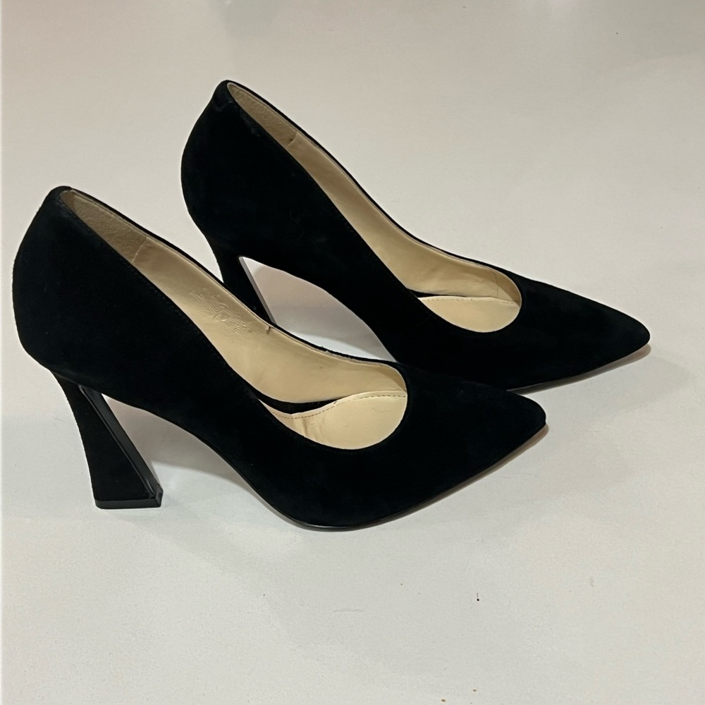Nine West Trendz Pump in Black Suede, Size 6.5